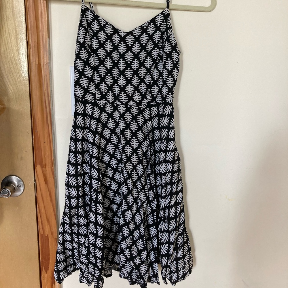 Old Navy X-Small Black and White Patterned Dress
